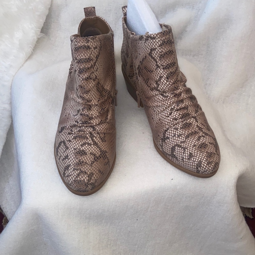 Beberlis Brown Snake Print Women's Loafers
